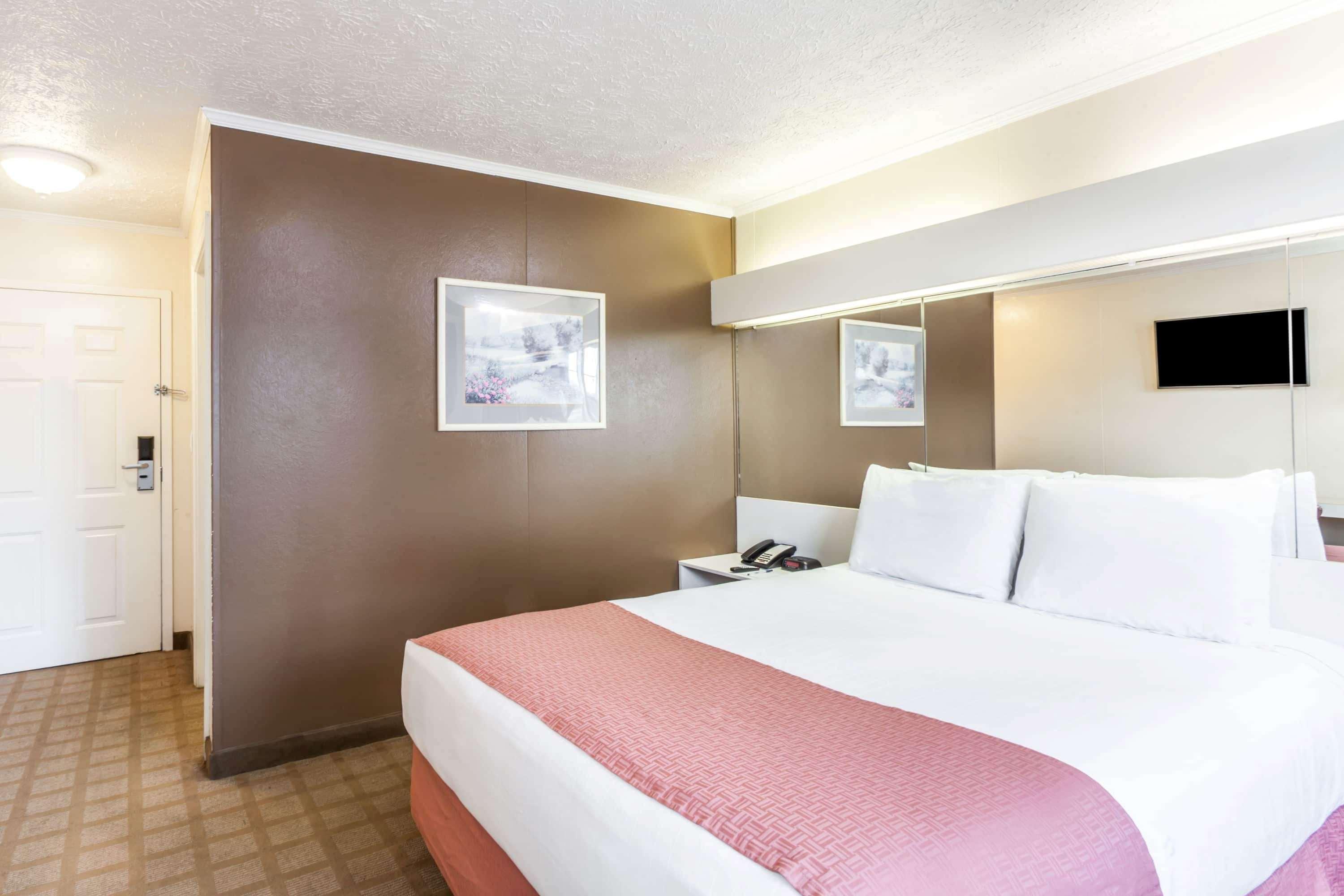Microtel Inn By Wyndham Уилсон Экстерьер фото